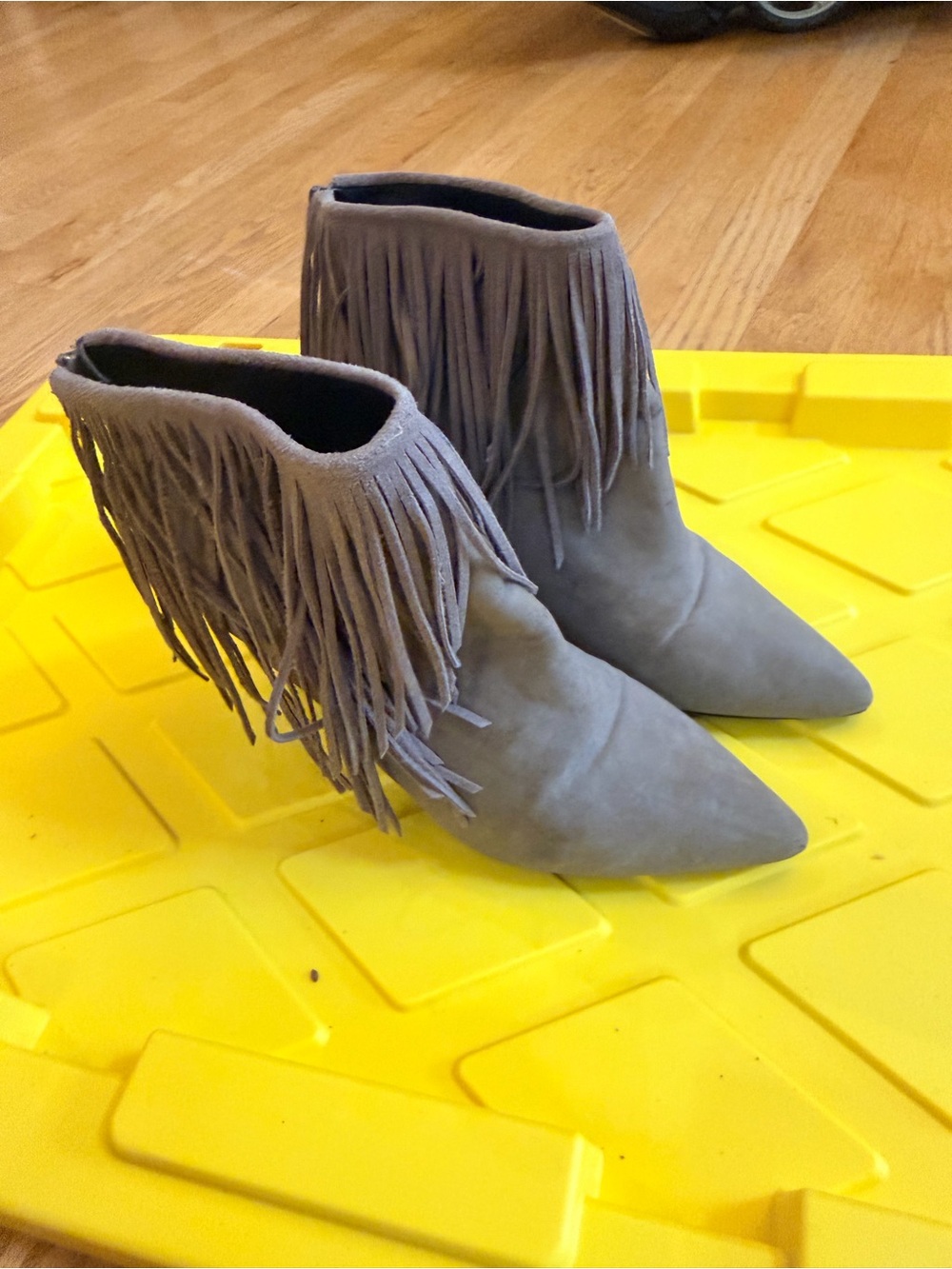 Ladies Size 10 "JustFab" Gray Fringe Suede Pointed Ankle Booties GUC